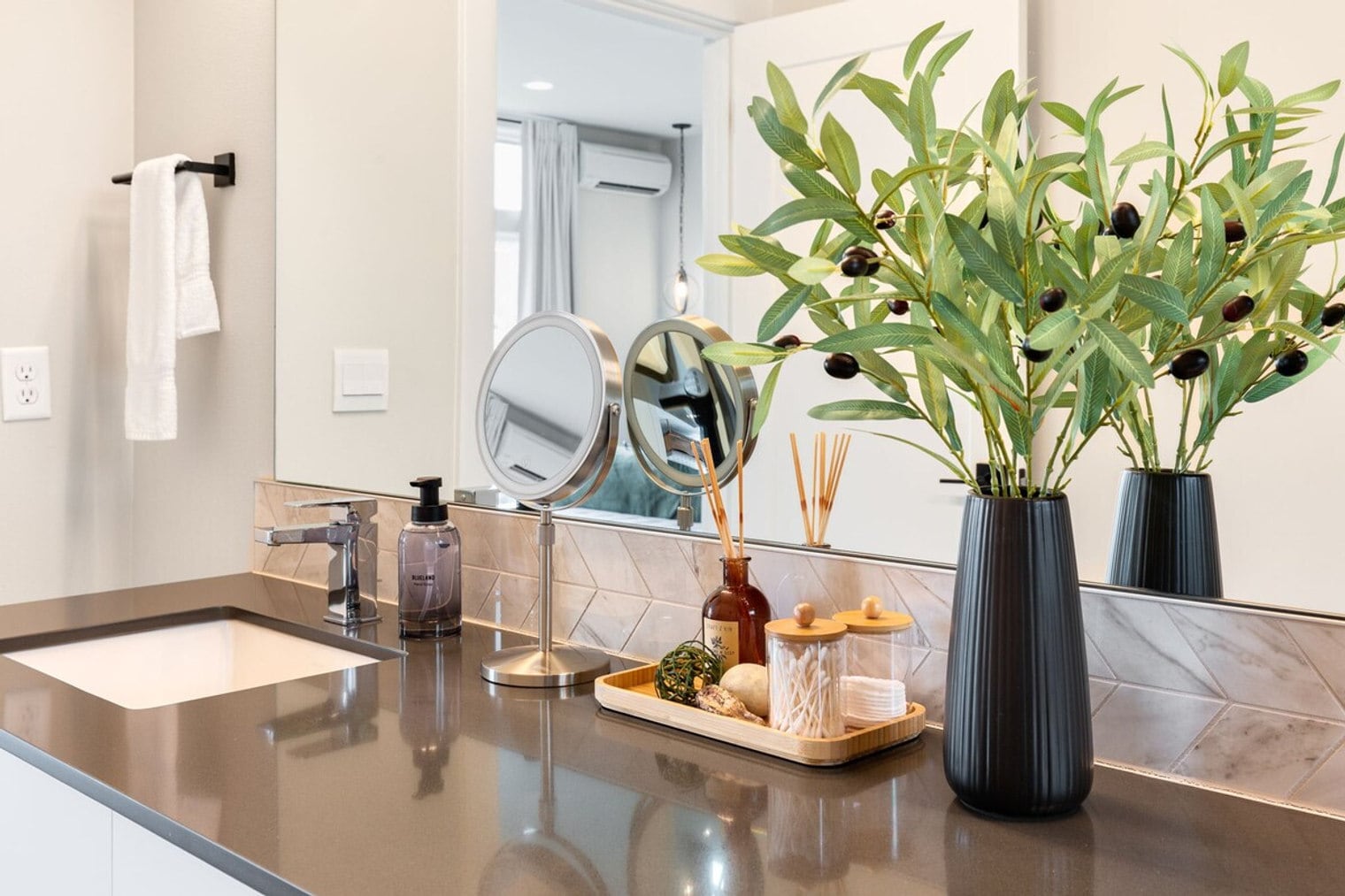 Building Photo - 167 Valley St