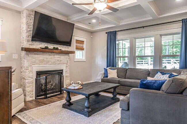 Building Photo - 156 Lakeview Dr