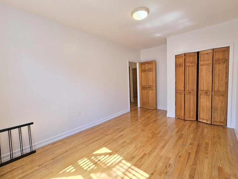 Building Photo - 707 W 171st St