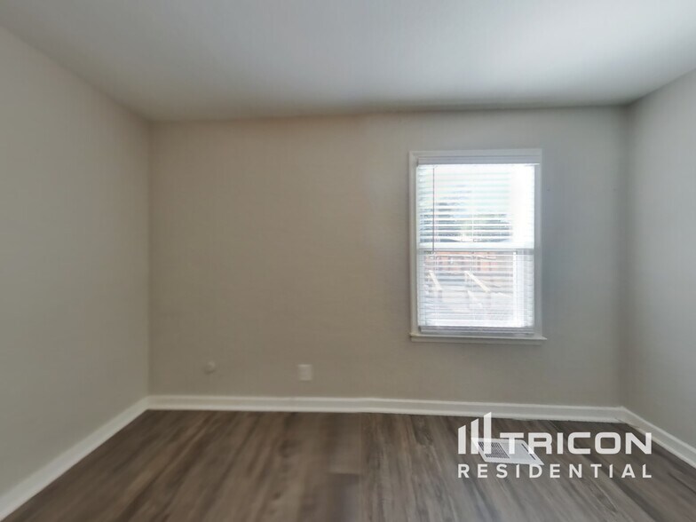 Building Photo - 1165 Buena Vista Ave