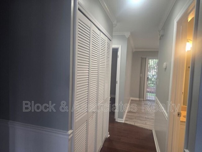 Building Photo - 702 Westbrook Ct