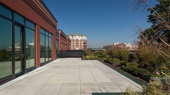Building Photo - 1025 N Fillmore St