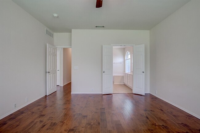 Building Photo - 2609 Monroe Dr