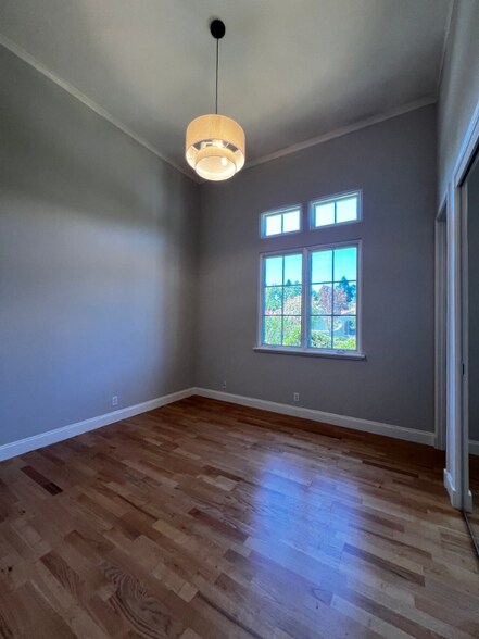 Building Photo - 6 Whiting Ct