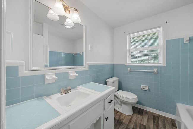 Building Photo - 3 Bedroom Pet Friendly Home For Rent!