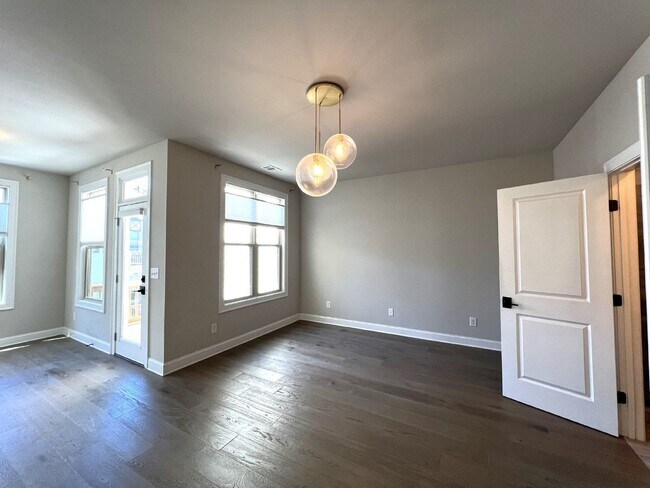 Building Photo - 4353 Parkside Pl