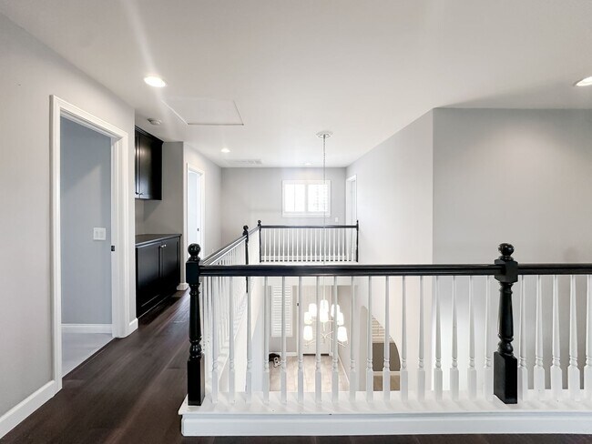 Building Photo - 32920 Northshire Cir