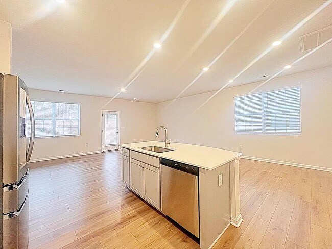 Building Photo - 211 Stellate Pl