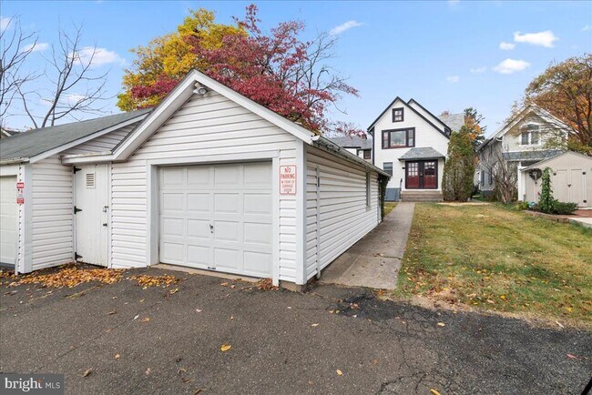 Building Photo - 182 W Court St