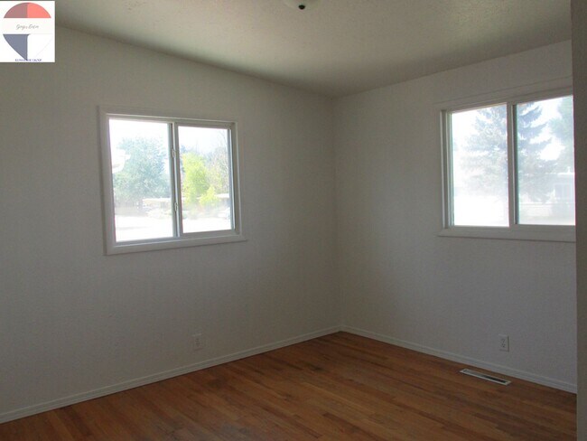Building Photo - 2925 Windsor Pl