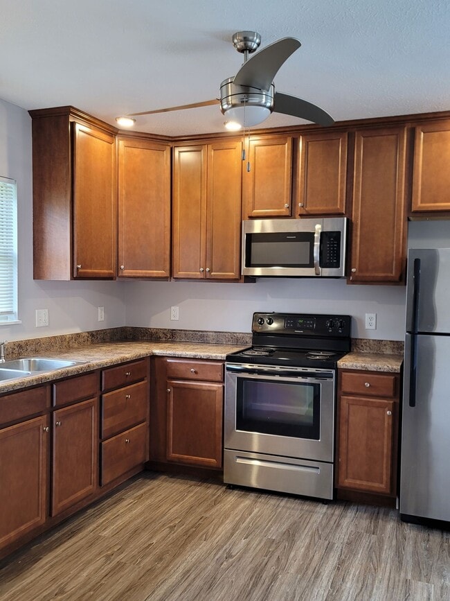 Building Photo - Jaedra View 3 BR Market