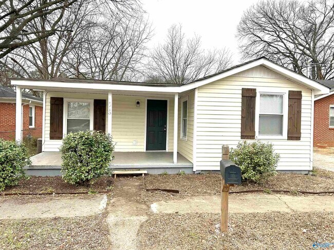 Primary Photo - 1013 Meadow Dr NW