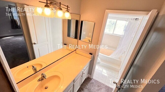 Building Photo - 430 Red Coat Ln