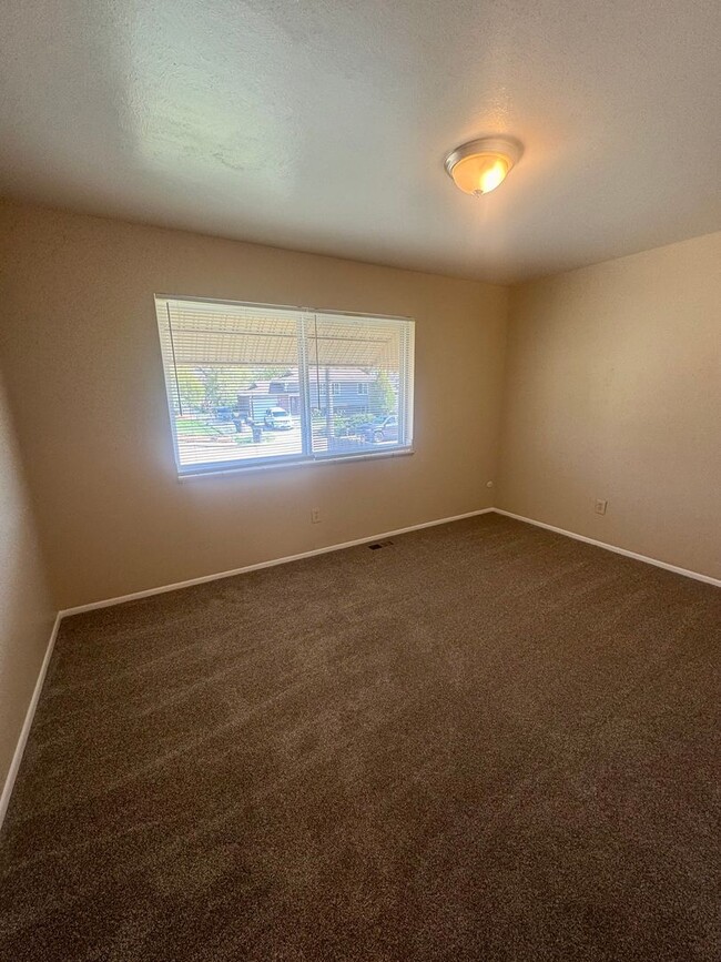 Building Photo - 4 Bedroom Split-Level in Widefield