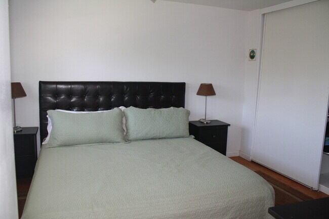 Building Photo - Gorgeous 4 Bedroom, 2 Bath in the Lovely Huntington Beach!