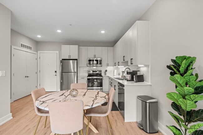 Building Photo - 916 N Delaware Ave