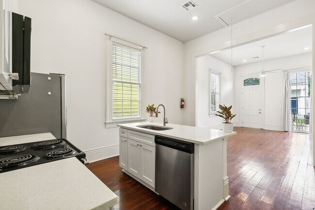 Building Photo - 2120 S Liberty St