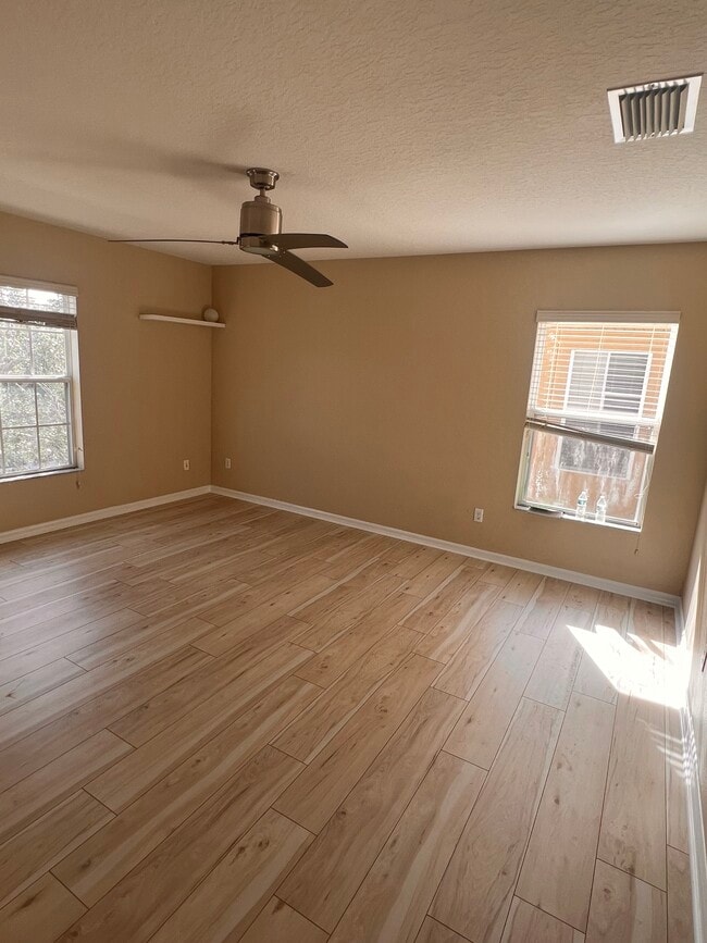 Building Photo - 652 Legacy Park Dr