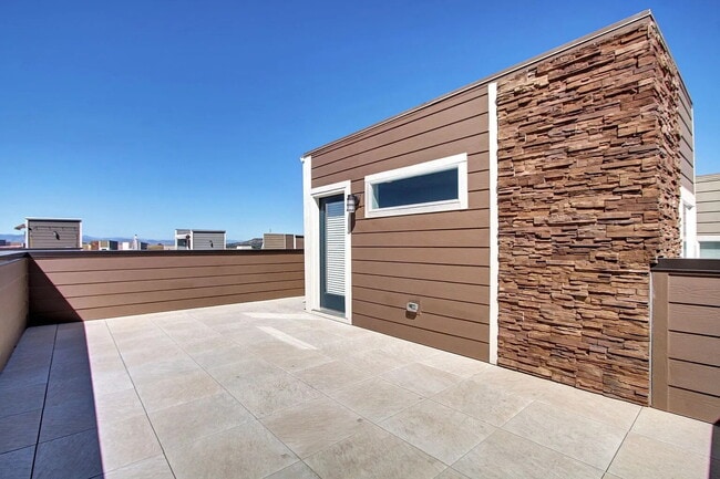 Building Photo - "Charming 2-Bedroom Retreat with 2 Full Baths and Spacious 1793 sq ft Layout in Castle Rock!"