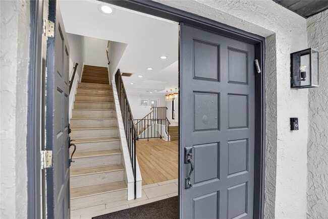 Building Photo - 162 E Davis Blvd