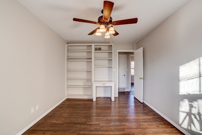 Building Photo - 4 Bed | 2 Bath in Midtown!