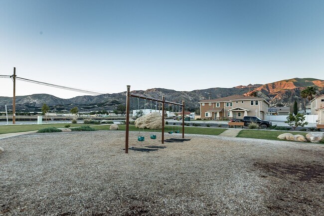 Building Photo - Loft Style of Living in Piru