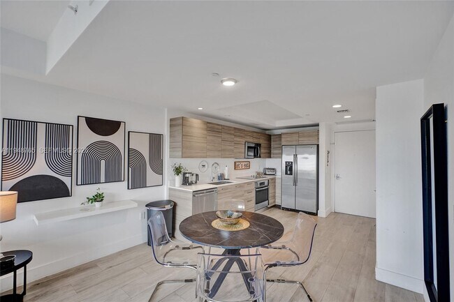 Building Photo - 121 NE 34th St