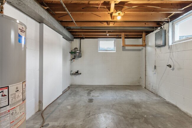 Building Photo - Lovely 3 bedroom home available soon!