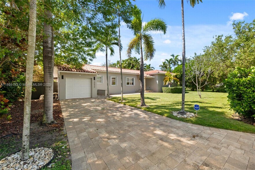 Building Photo - 10626 NE 10th Ct