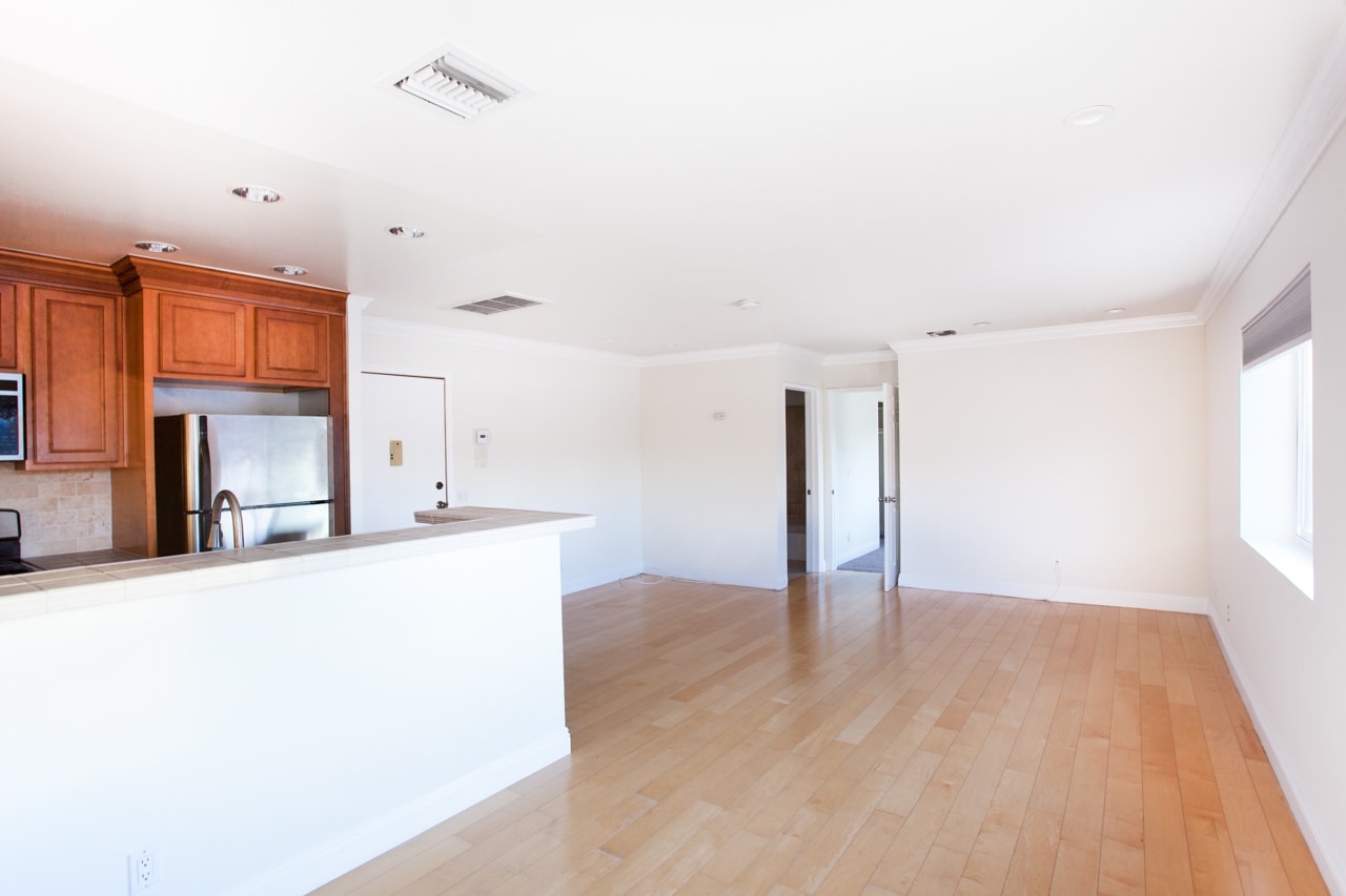 Building Photo - 1510 S Barrington Ave
