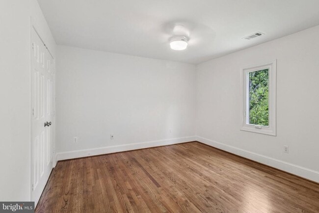Building Photo - 3233 Ellicott St NW