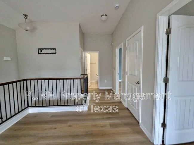 Building Photo - 13400 Briarwick Dr