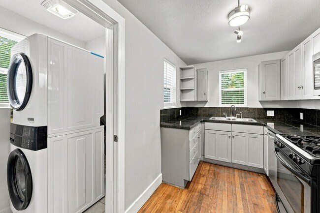 Building Photo - 4612 Bennett Ave