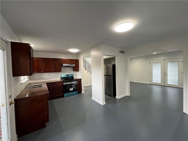 Building Photo - 7702 Belcrest Pl