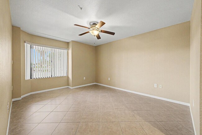 Building Photo - 4200 N Miller Rd