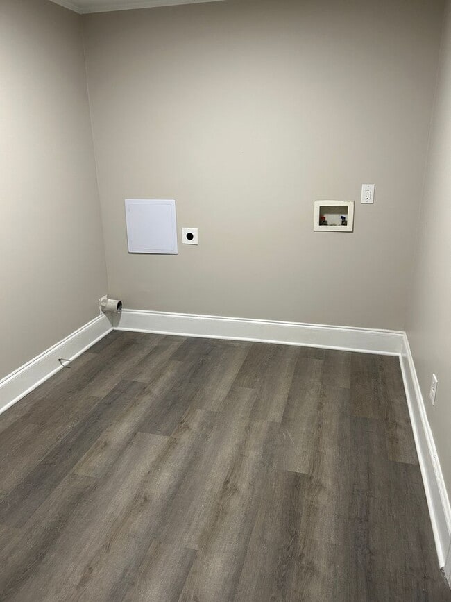 Building Photo - 2848 N Glenn Ave