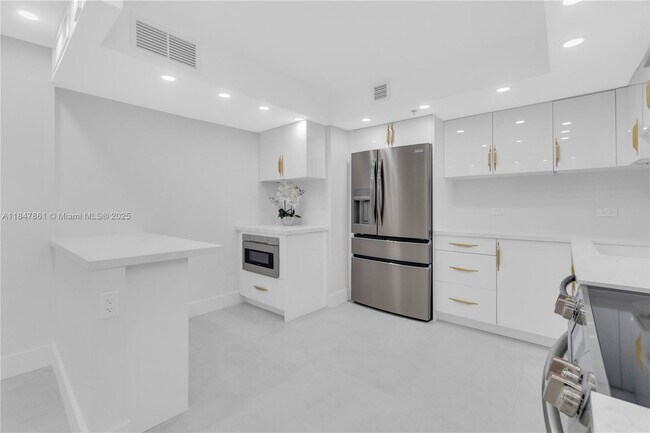 Building Photo - 1201 S Ocean Dr
