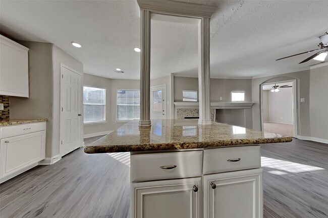 Building Photo - 32106 Willow Creek Park