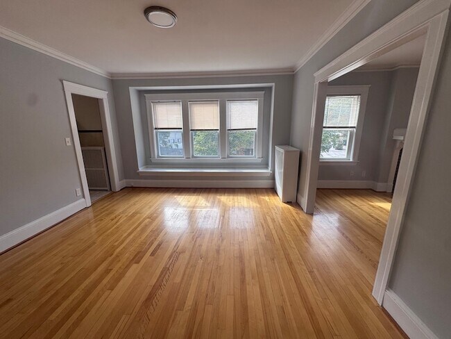 Building Photo - 398 Lovell St