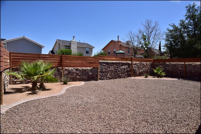 Building Photo - 7229 Canyon Run Dr