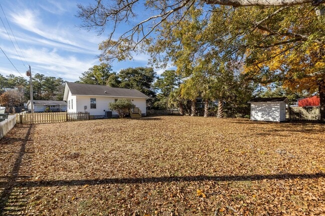 Building Photo - Broad Creek Home Available Now