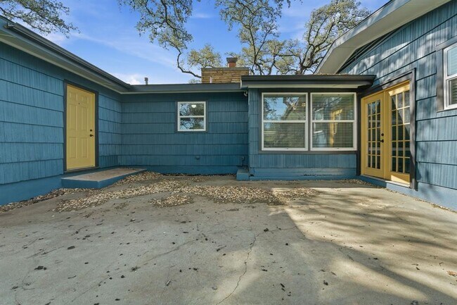 Building Photo - 502 Sunrise Cir