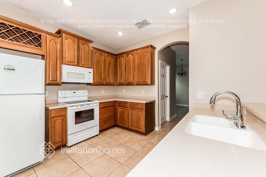 Building Photo - 10229 36th Ct E