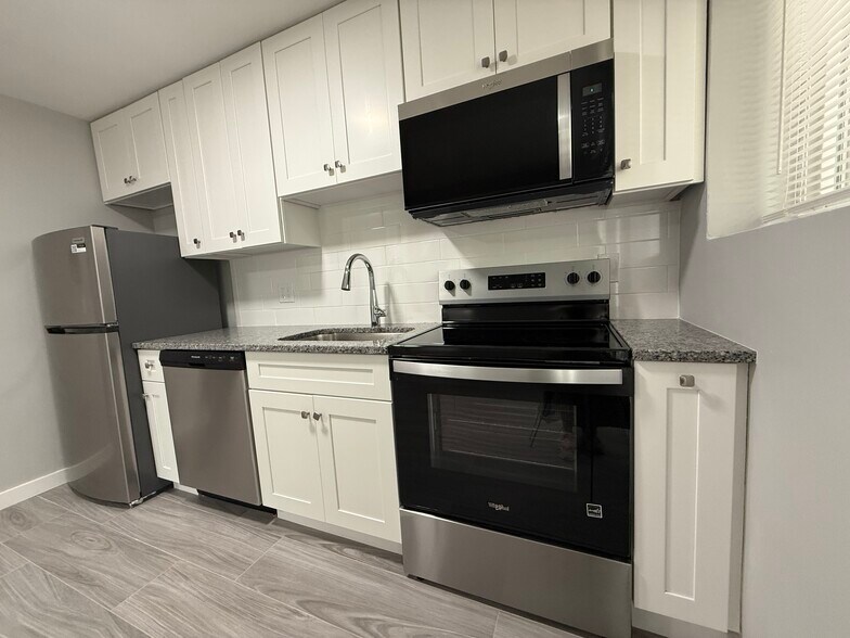 Building Photo - 565 Hyde Park Ave