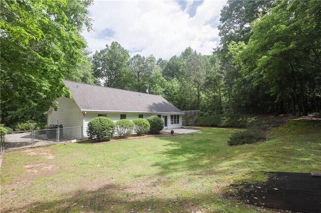 Building Photo - 721 Whitehead Rd