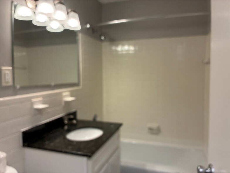 Building Photo - 271 Main St