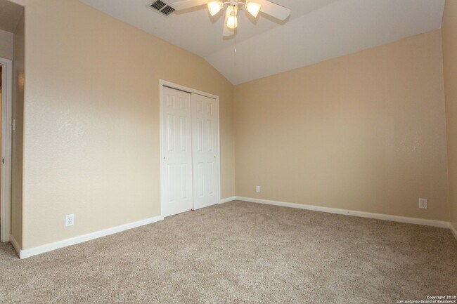 Building Photo - Spacious Stone Oak Beauty