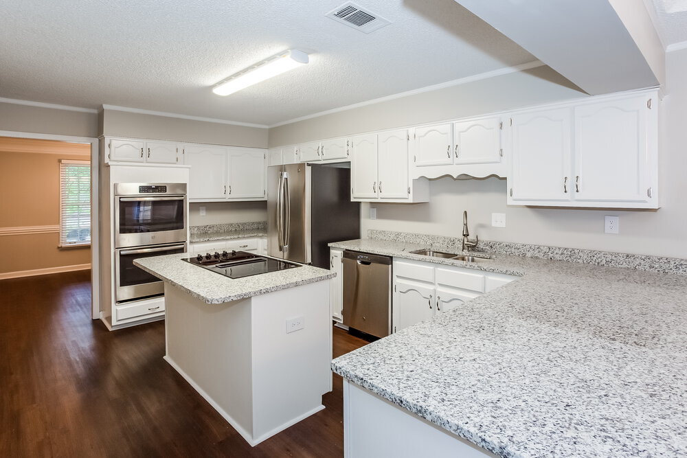 Building Photo - 7375 Ashley Oaks Dr