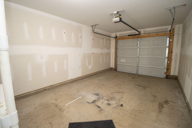 Building Photo - 22 Routhland Ct