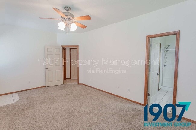 Building Photo - 923 SW 37th St